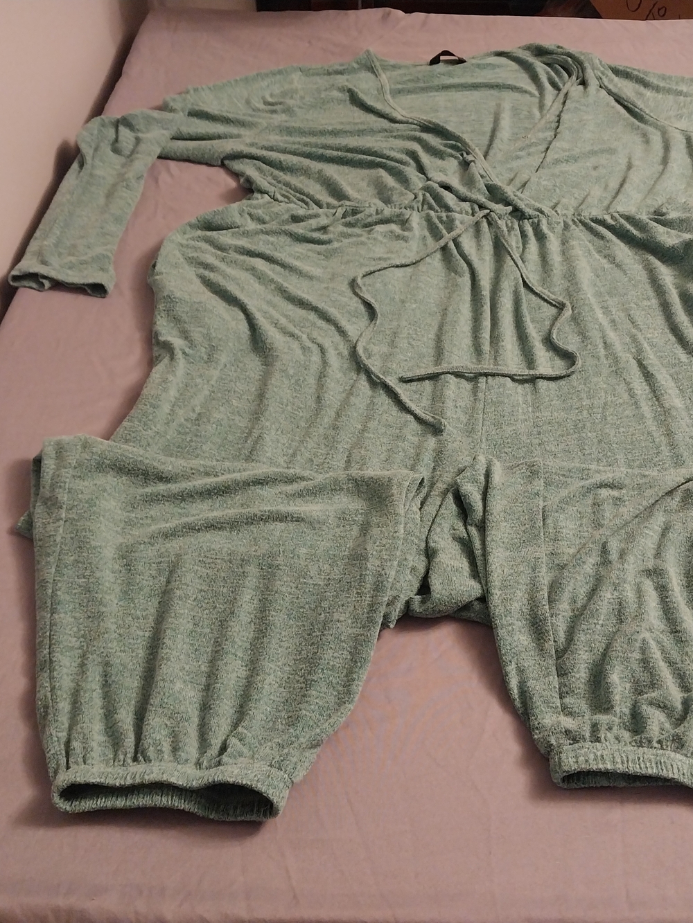 BLOOMCHIC Long Sleeve Drawstring Jumpsuit in size US 22-24. #096